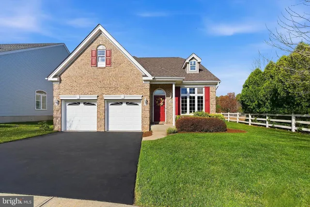 10 Salem Ct, Barnegat, NJ 08005