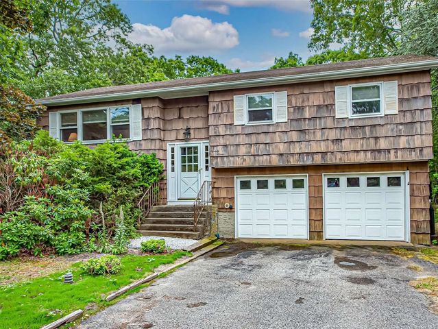77 Squires Avenue, East Quogue, NY 11942
