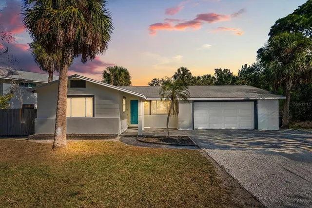 10395 San Martin Blvd NE, Saint Petersburg, FL 33702