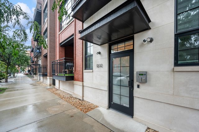 1232 N  Bosworth Ave  #201, Chicago, IL 60642