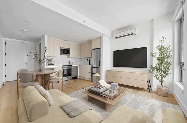 130 Hope St #6002, Brooklyn, NY 11211