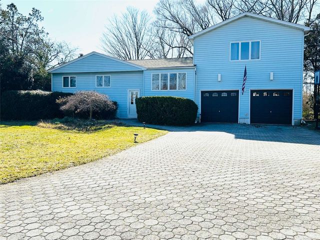 5 Lansing Ln, East Northport, NY 11731