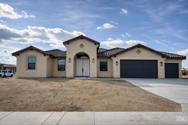 7101 Healthland Dr, Bakersfield, CA 93314