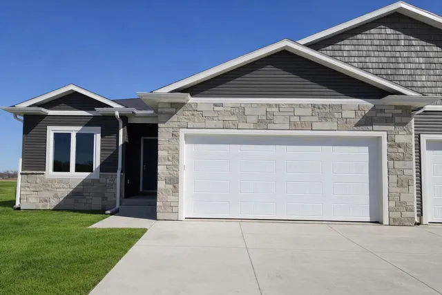 3185 Adele Dr, Columbus, NE 68601