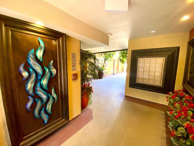 5513 Fulcher Ave, North Hollywood, CA 91601