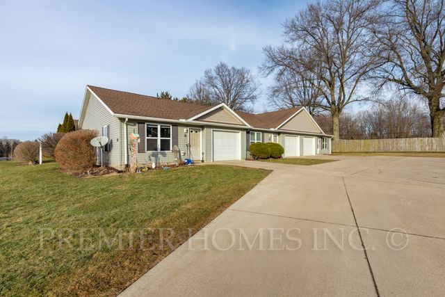 92 Meadow Wood Dr #C, Salem, OH 44460