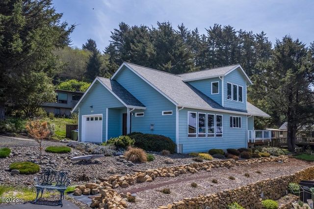 60 E  7th St, Yachats, OR 97498
