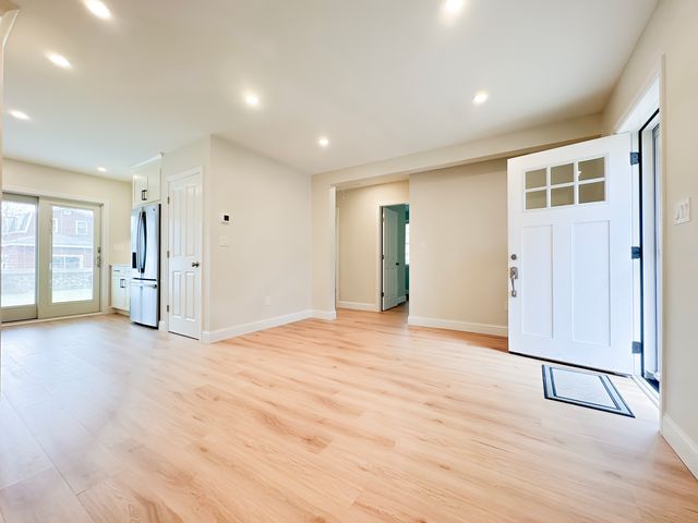 40 Walter St #A, Lynn, MA 01902