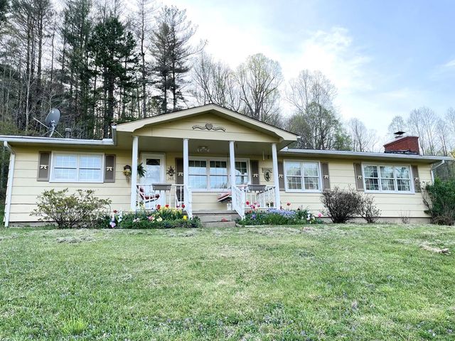 1418 State Route 784, South Shore, KY 41175