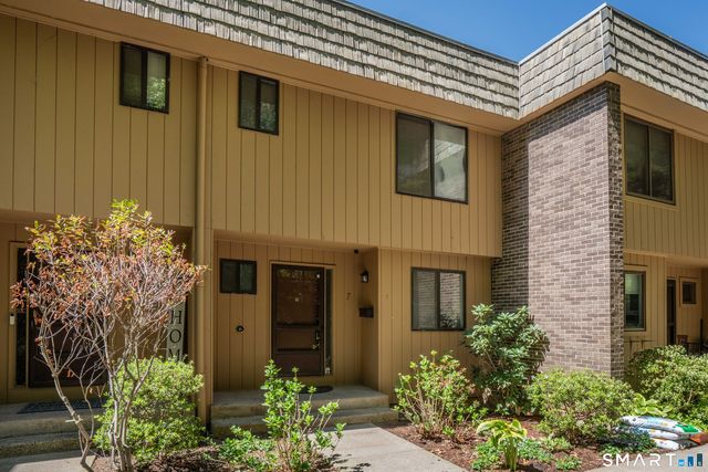 7 Great Oak Court #7, Cromwell, CT 06416