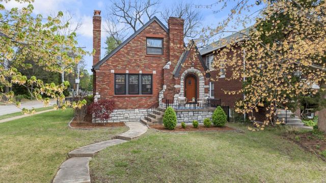 7739 Brookline Ter, Saint Louis, MO 63117