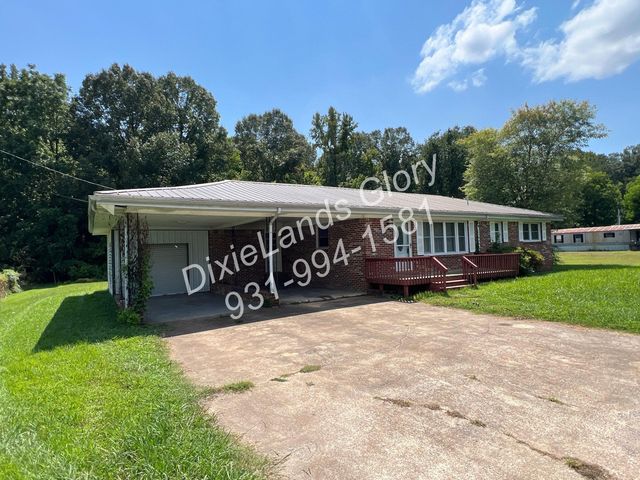 155 W  7th Ave, Lobelville, TN 37097