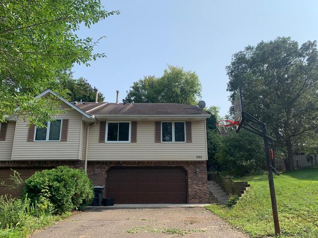 220 Galtier Pl, Shoreview, MN 55126