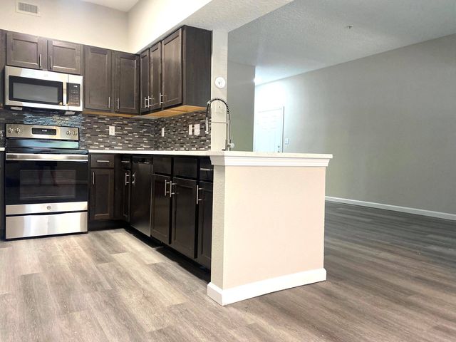 7601 Waterford Square Dr #2123, Charlotte, NC 28226