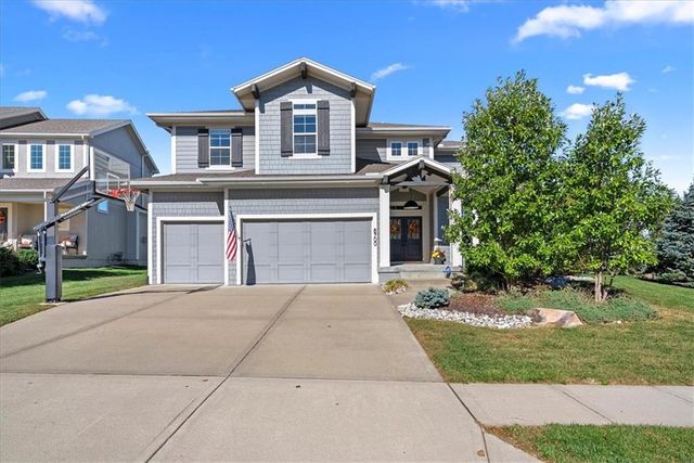 8700 W  166th St, Overland Park, KS 66085