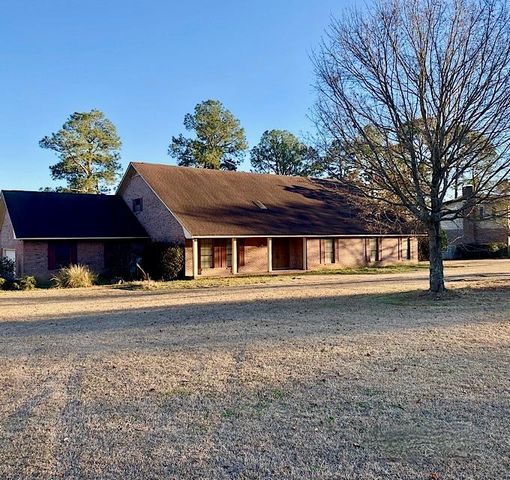 5704 Forest Lake Dr, Tifton, GA 31794