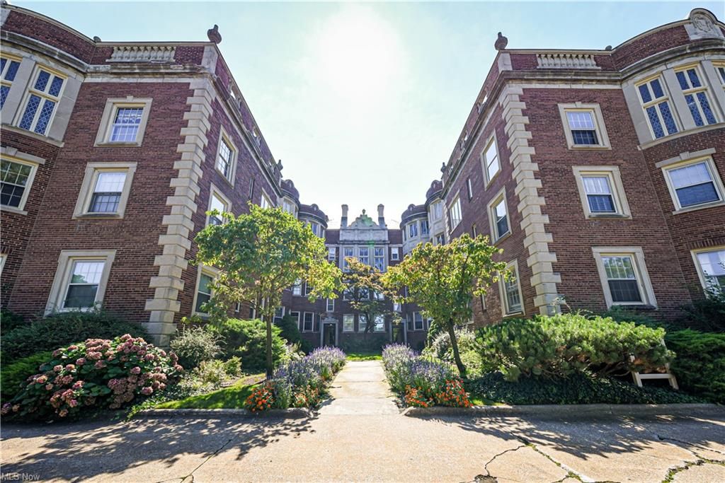 16300 Van Aken Blvd #202A, Cleveland, OH 44120