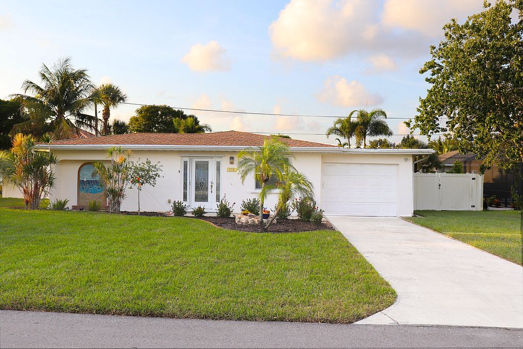 316 Circle Dr, Venice, FL 34285