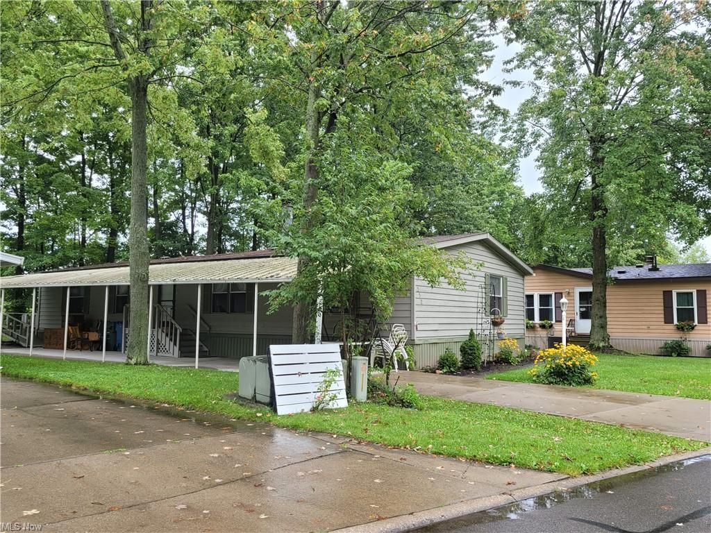 252 Twin Lake Dr #252, Elyria, OH 44035