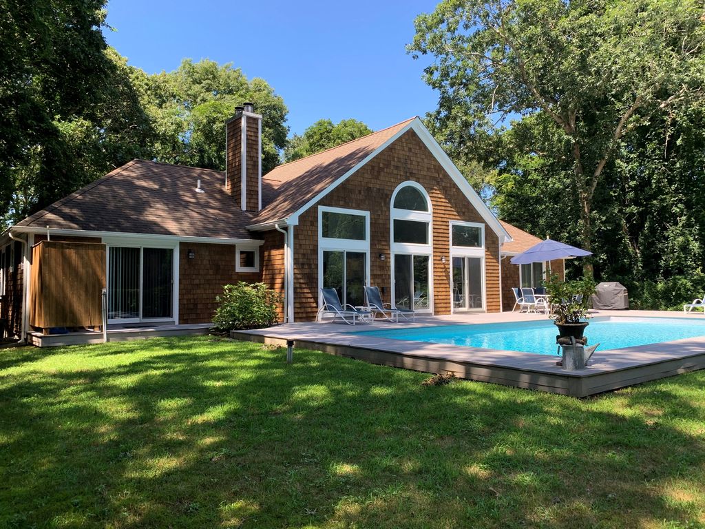 20 Cutter Ct, East Hampton, NY 11937