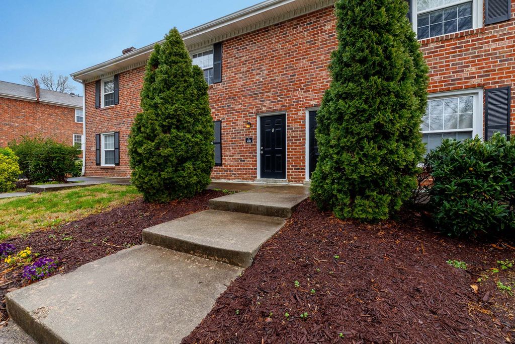4223 Hyde Park Dr, Chester, VA 23831