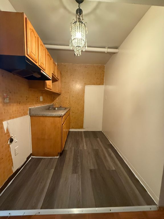 150 Vermilyea Ave #D, New York, NY 10034
