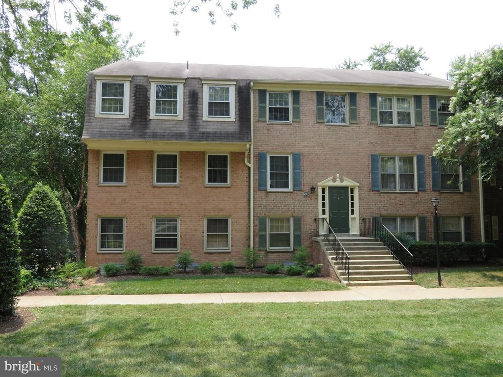 6012 Westchester Park Dr #T1, College Park, MD 20740