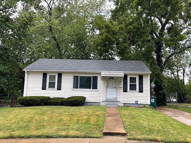 6707 Black Walnut Ct, Saint Louis, MO 63134