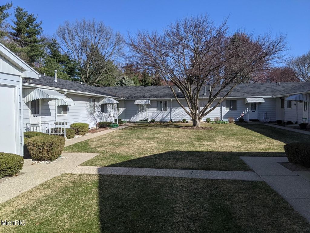 5853 Leisure South Dr SE, Kentwood, MI 2 Bed, 2 Bath Condo 26 Photos Trulia