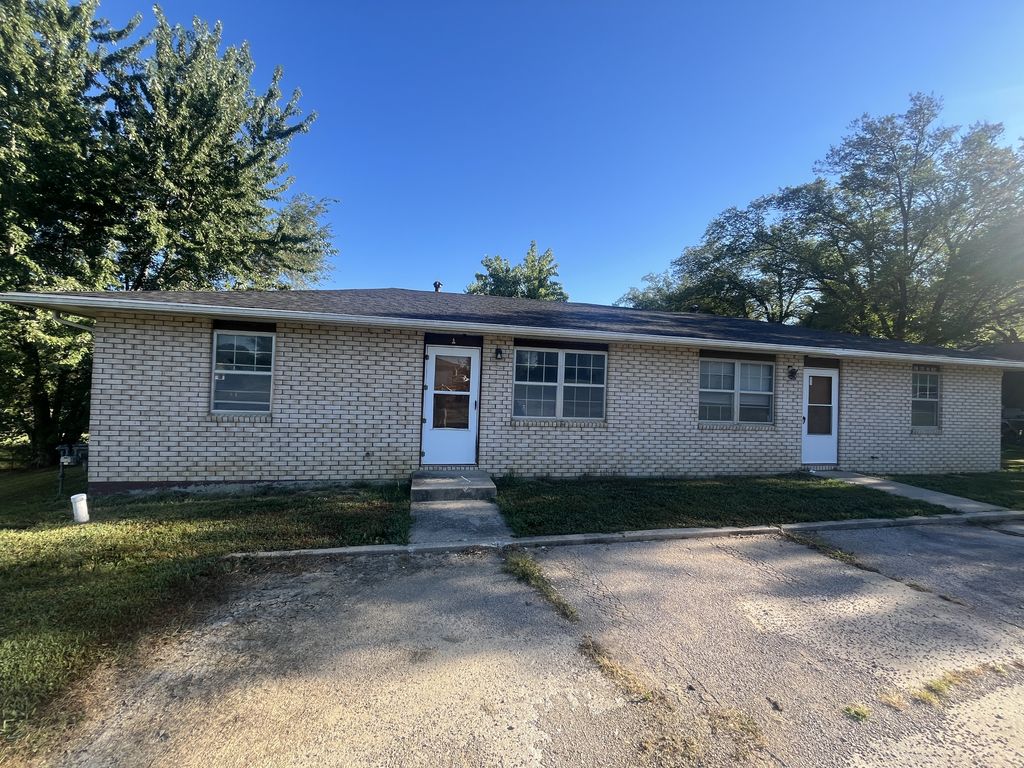 431 SE 150th Rd #1, Warrensburg, MO 64093