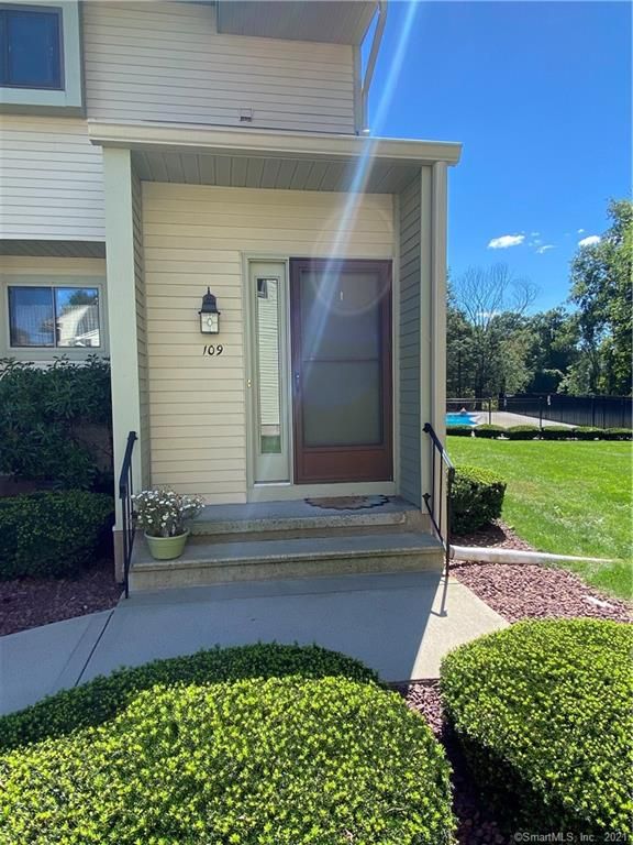 109 Summer Hill Dr #109, South Windsor, CT 06074