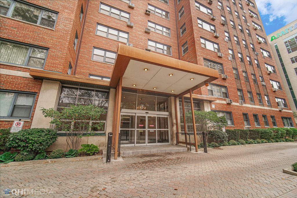 2909 N Sheridan Rd #1502, Chicago, IL 60657