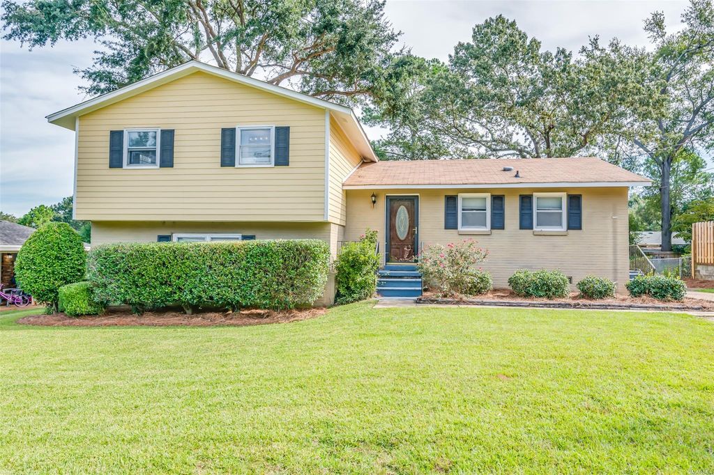 1212 Woodhill Ct, Montgomery, AL 36109