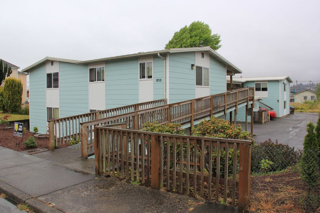 852 S 4th St, Coos Bay, OR 97420