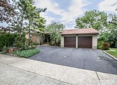 151 Whitewood Dr, Massapequa Park, NY 11762