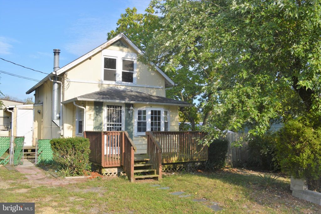 19 Hazel Ln, Clementon, NJ 08021