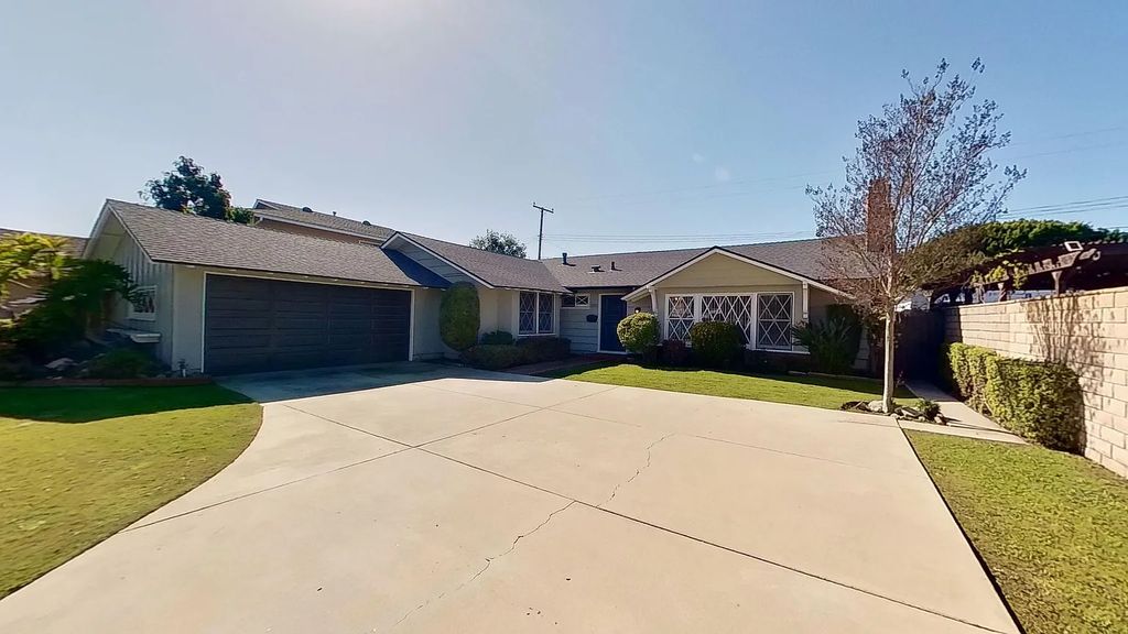 11971 Weatherby Rd, Los Alamitos, CA 90720