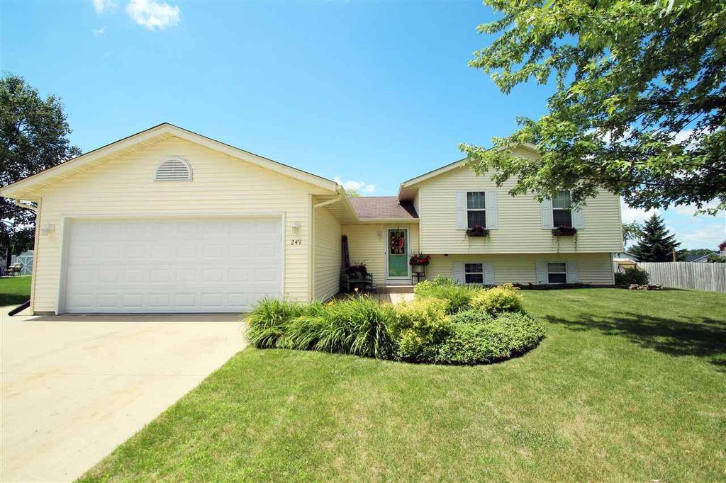 249 Ridgeview Dr, Lake Mills, WI Trulia