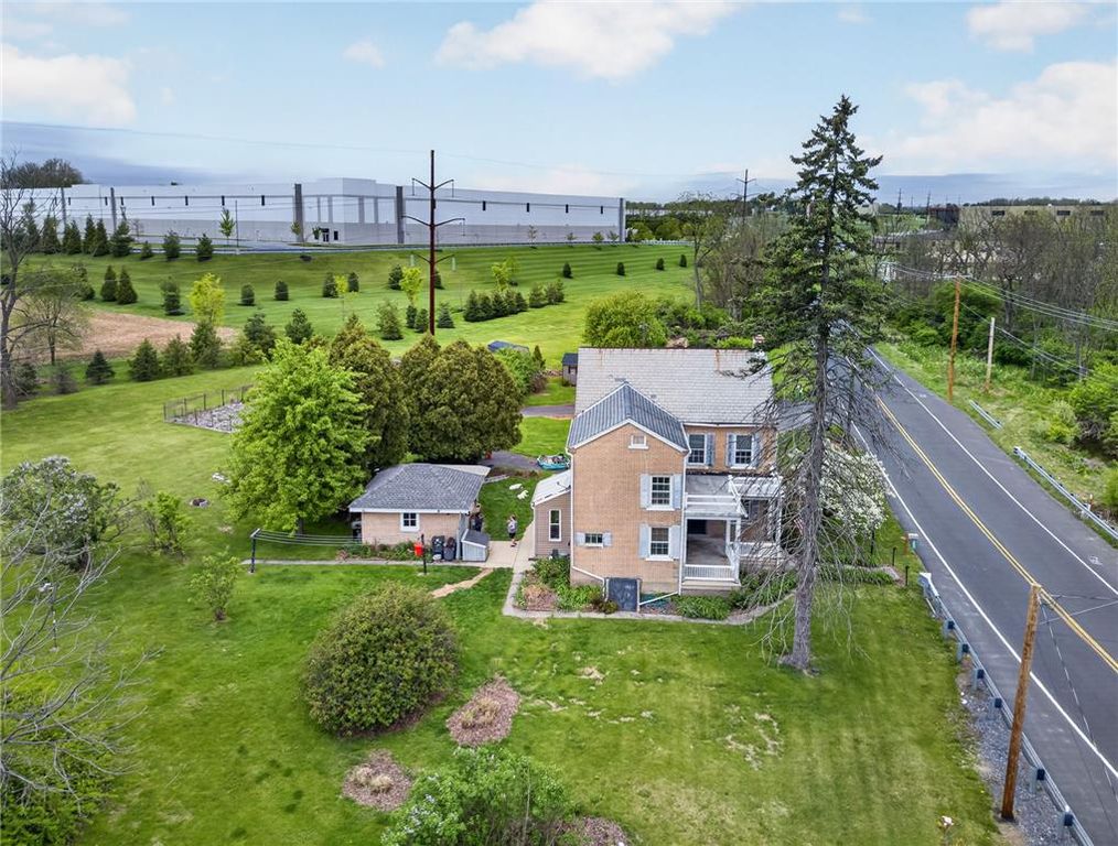 view 39th full size image of this home