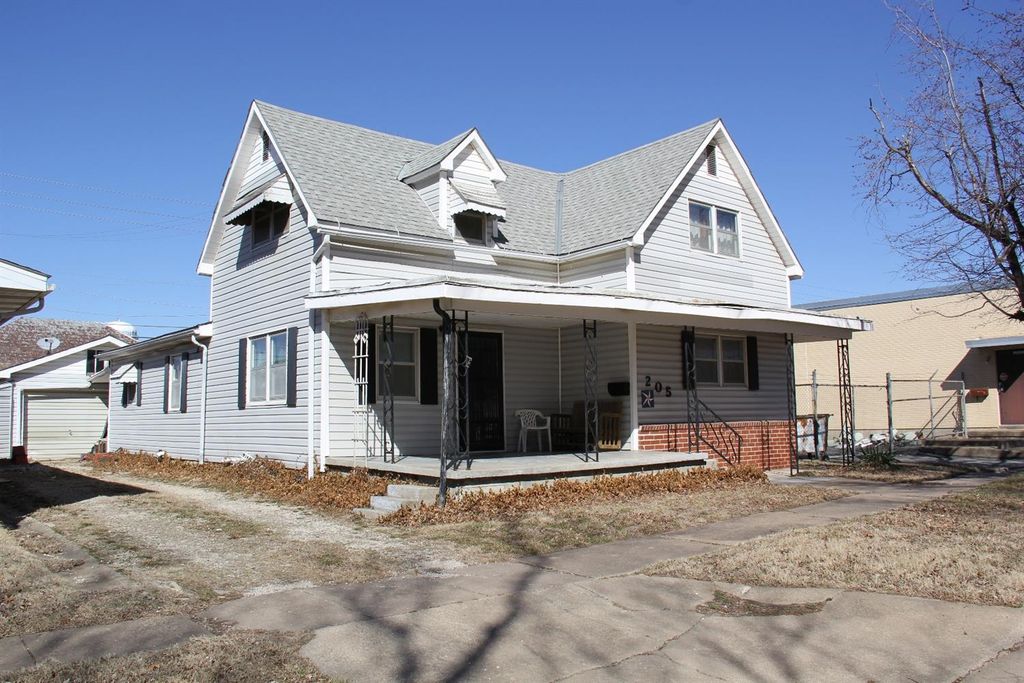 205 W Washington St, Yates Center, KS 66783 Trulia