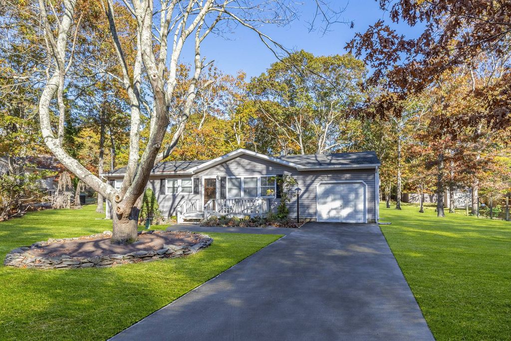 20 Bittersweet Ave, Hampton Bays, NY 11946 Trulia