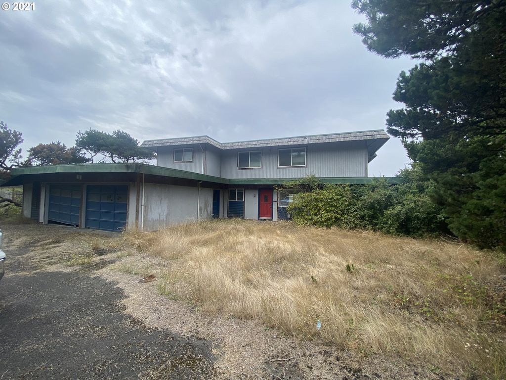 89914 Ocean Dr, Warrenton, OR 97146