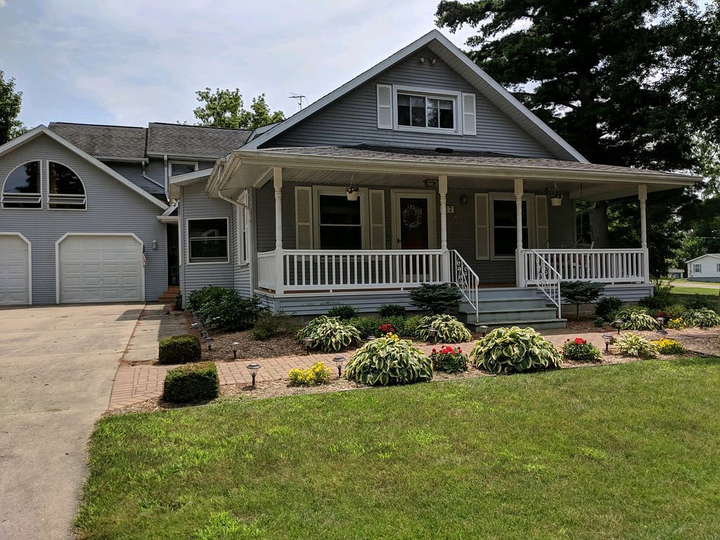 117 1st St, Concord, MI 49237