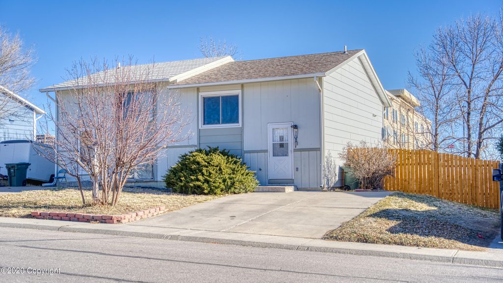 2011 S  Emerson Ave, Gillette, WY 82718