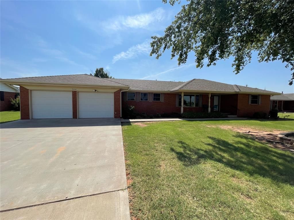 504 N  3rd St, Okarche, OK 73762