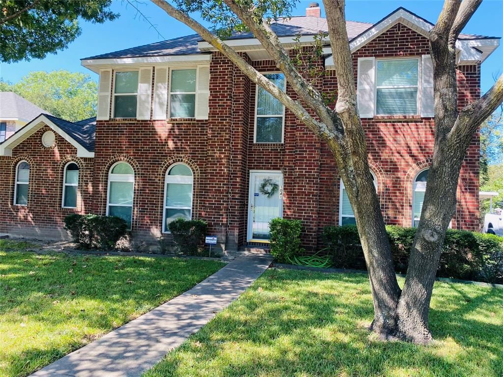 1041 Twin Creek Dr, Desoto, TX 75115