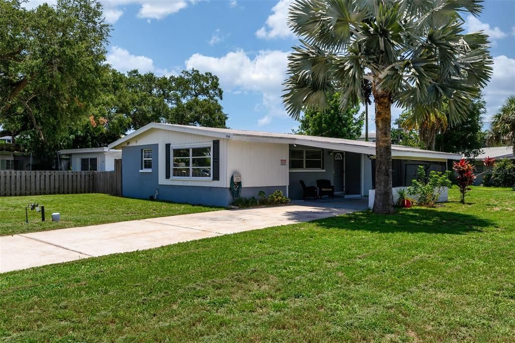 1806 58th Avenue Dr W, Bradenton, FL 34207