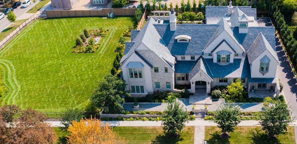 222 W Van Buren Ave, Naperville, IL 60540