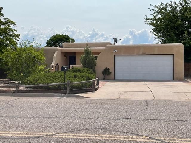10120 La Paz Dr NW, Albuquerque, NM 87114