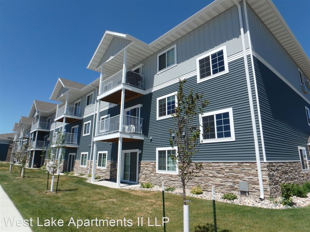 627 33rd Ave W #103, West Fargo, ND 58078